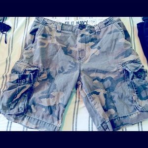 Check out these vintage Old Navy cargo shorts!! Wavy approved!!! 🌊🌊